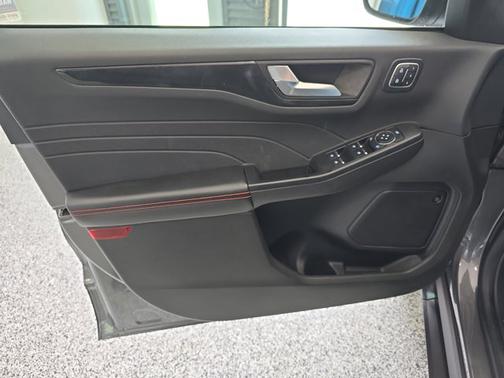 2024 Ford Escape ST-LINE SELECT