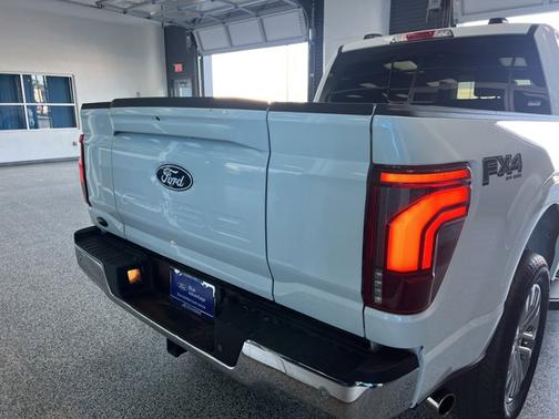 STAR WHITE METALLIC TRICOAT 2025 Ford F-150 LARIAT