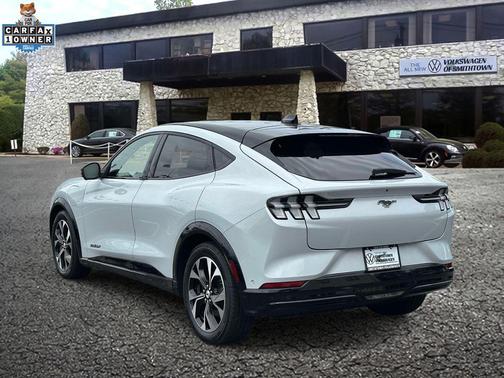 Space White Metallic 2023 Ford Mustang Mach-E Premium