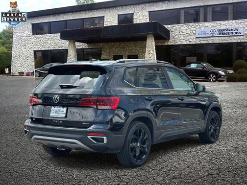 Deep Black Pearl 2023 Volkswagen Taos 1.5T SE