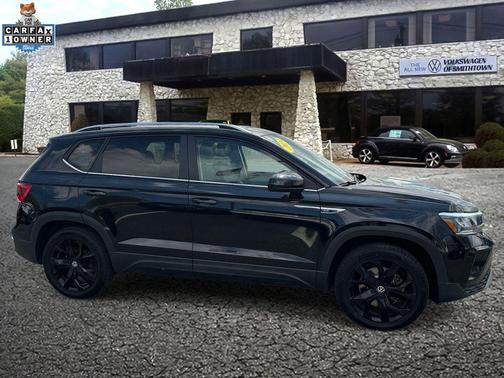 Deep Black Pearl 2023 Volkswagen Taos 1.5T SE