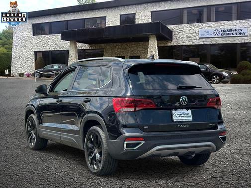 Deep Black Pearl 2023 Volkswagen Taos 1.5T SE