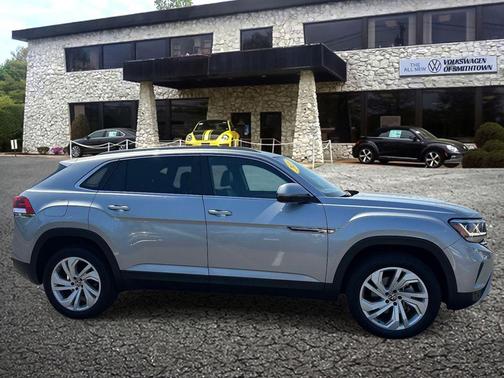 Silver Metallic 2021 Volkswagen Atlas Cross Sport 3.6L V6 SEL