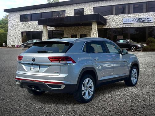 Silver Metallic 2021 Volkswagen Atlas Cross Sport 3.6L V6 SEL