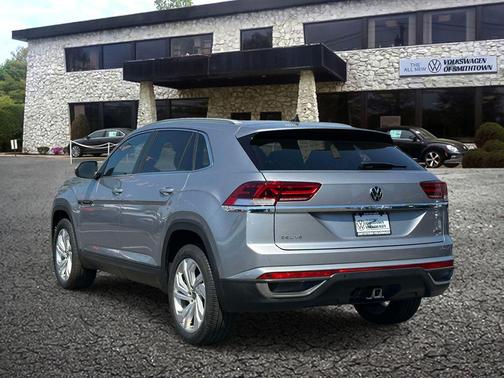 Silver Metallic 2021 Volkswagen Atlas Cross Sport 3.6L V6 SEL