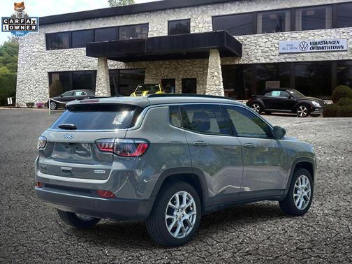 Sting-Gray Clearcoat 2023 Jeep Compass Latitude Lux