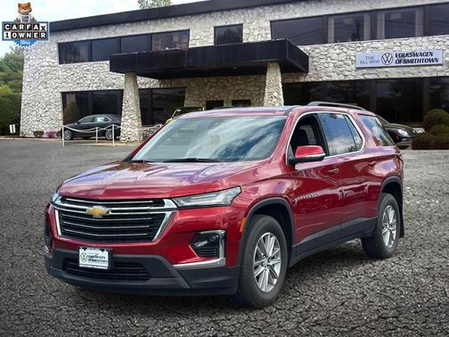 Radiant Red Tintcoat 2023 Chevrolet Traverse LT Cloth