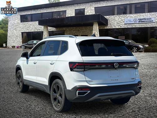 Pure White 2025 Volkswagen Taos 1.5T SEL
