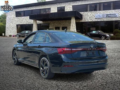 Deep Black 2025 Volkswagen Jetta 1.5T SE