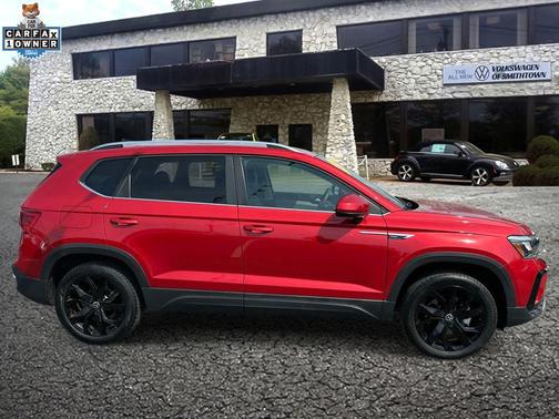 Kings Red Metallic 2024 Volkswagen Taos 1.5T SE