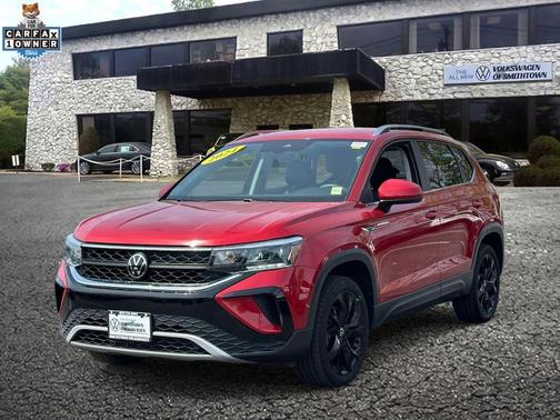 Kings Red Metallic 2024 Volkswagen Taos 1.5T SE