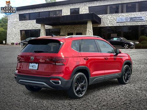 Kings Red Metallic 2024 Volkswagen Taos 1.5T SE
