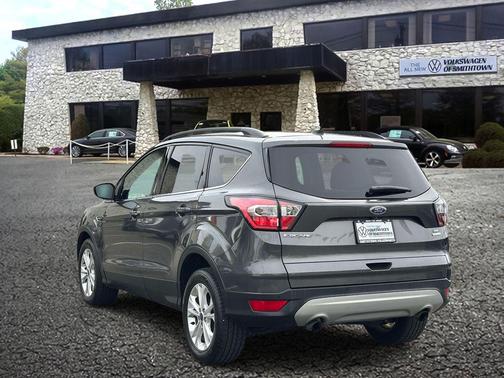 Magnetic 2017 Ford Escape SE