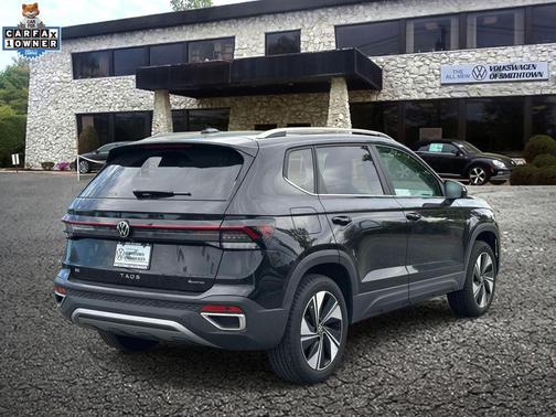 Deep Black 2025 Volkswagen Taos 1.5T SE