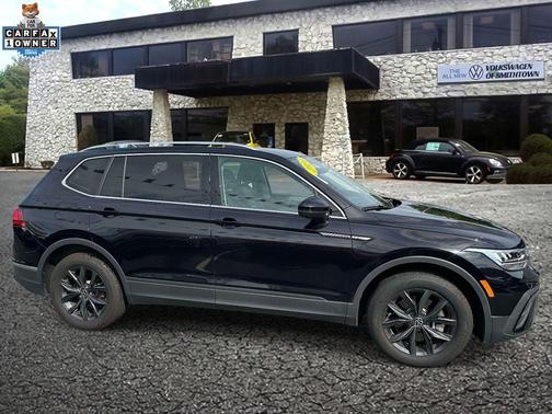 Deep Black Pearl 2024 Volkswagen Tiguan 2.0T SE 4MOTION