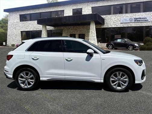 2024 Audi Q3 Premium 45 TFSI S line quattro Tiptronic