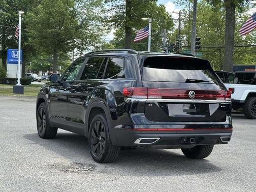 2025 Volkswagen Atlas 2.0T SE w/Technology 4MOTION