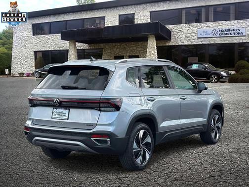Silver Metallic 2025 Volkswagen Taos 1.5T SE