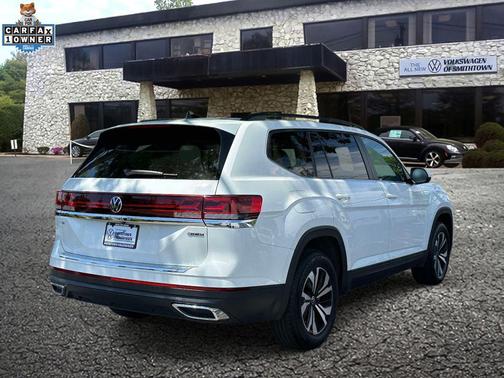 Pure White 2024 Volkswagen Atlas 2.0T SE