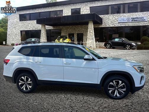 Pure White 2024 Volkswagen Atlas 2.0T SE