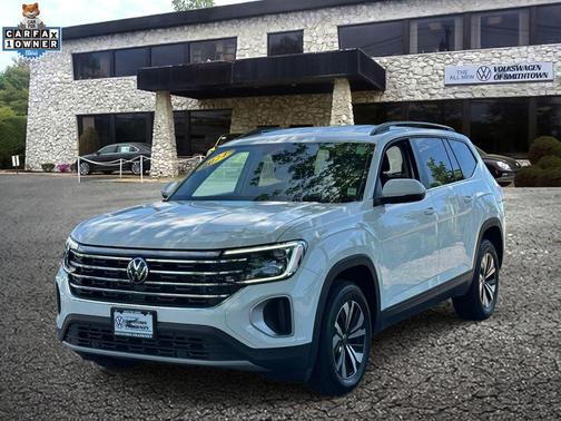 Pure White 2024 Volkswagen Atlas 2.0T SE