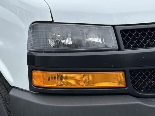 Summit White 2022 Chevrolet Express 2500 RWD 2500 Regular Wheelbase WT