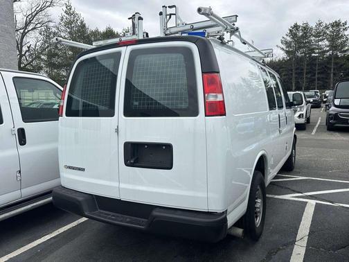 Summit White 2022 Chevrolet Express 2500 RWD 2500 Regular Wheelbase WT