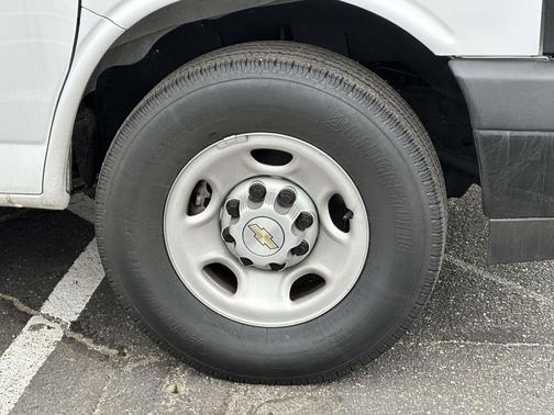 Summit White 2022 Chevrolet Express 2500 RWD 2500 Regular Wheelbase WT