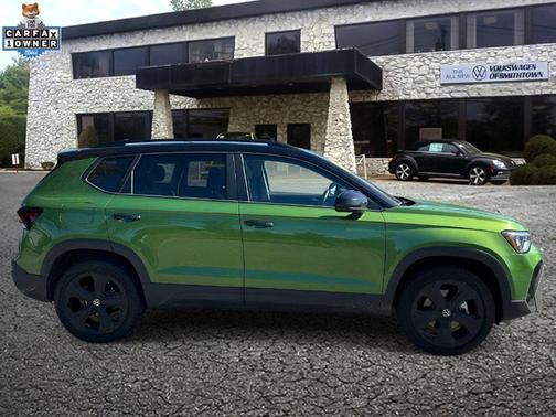 Moss 2026 Volkswagen Taos SE Black