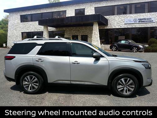 2022 Nissan Pathfinder SL 4WD