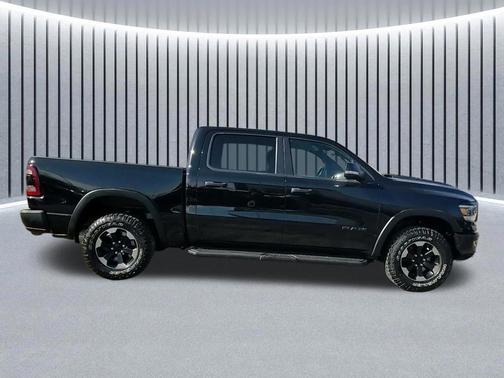 Diamond Black Crystal Pearlcoat 2022 RAM 1500 Rebel