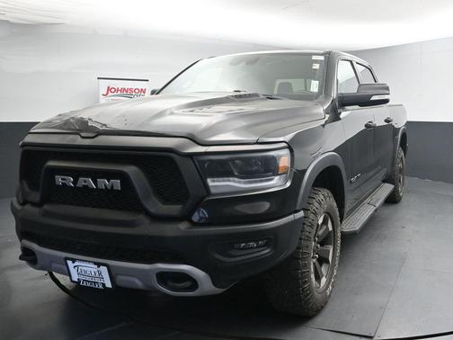 Diamond Black Crystal Pearlcoat 2022 RAM 1500 Rebel