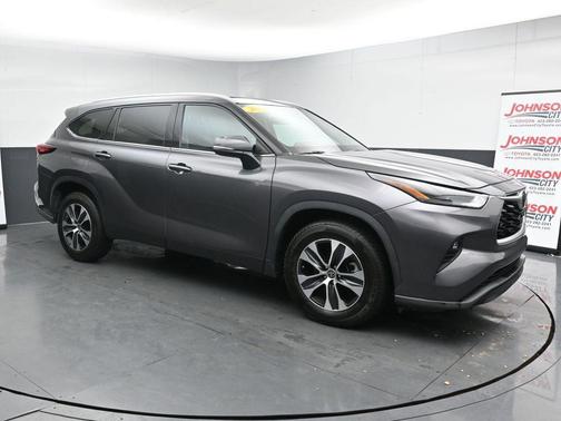 Magnetic Gray Metallic 2022 Toyota Highlander XLE