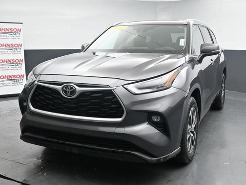 Magnetic Gray Metallic 2022 Toyota Highlander XLE