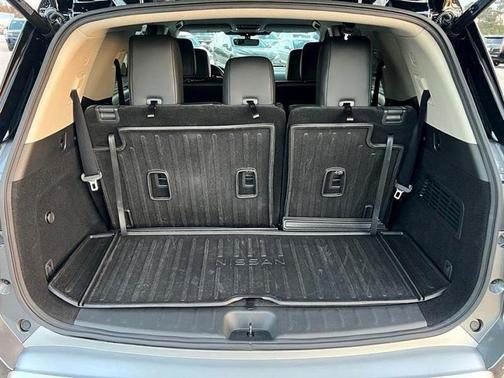 Gun Metallic 2023 Nissan Pathfinder SL FWD