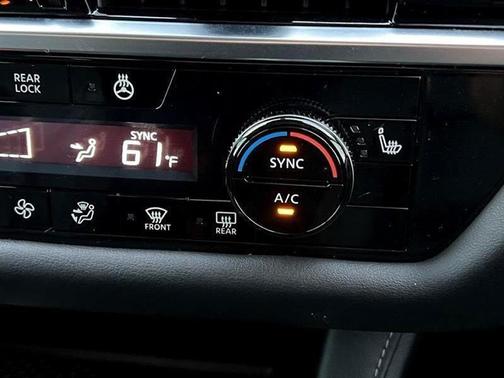 2023 Nissan Pathfinder SL FWD