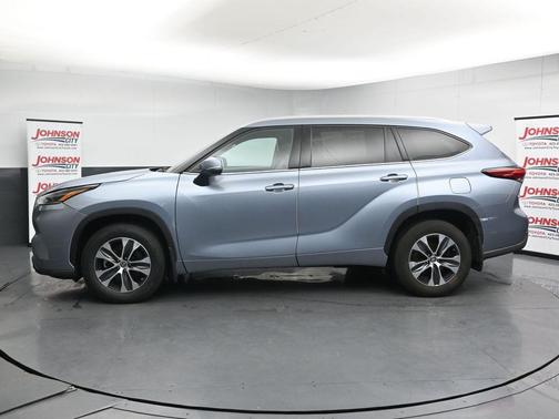 Moon Dust 2021 Toyota Highlander XLE