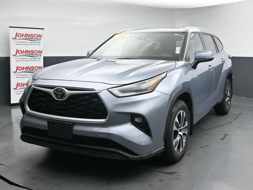 Moon Dust 2021 Toyota Highlander XLE