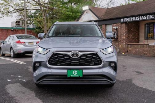 Moon Dust 2021 Toyota Highlander XLE