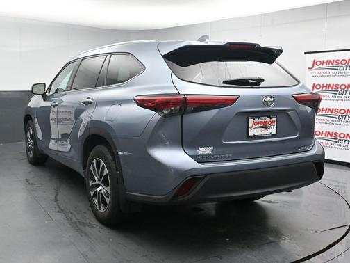 Moon Dust 2021 Toyota Highlander XLE
