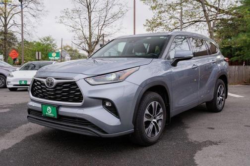 Moon Dust 2021 Toyota Highlander XLE