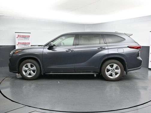Magnetic Gray Metallic 2021 Toyota Highlander LE