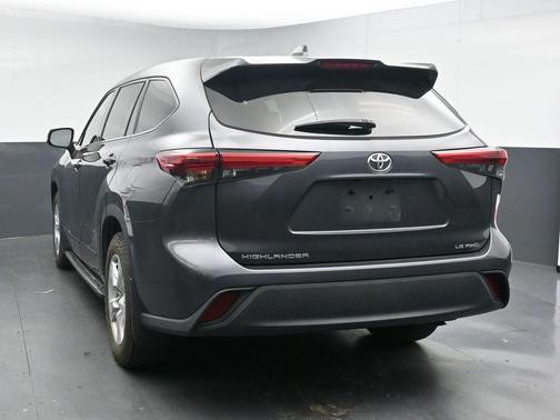 Magnetic Gray Metallic 2021 Toyota Highlander LE