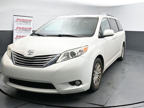 2017 Toyota Sienna XLE