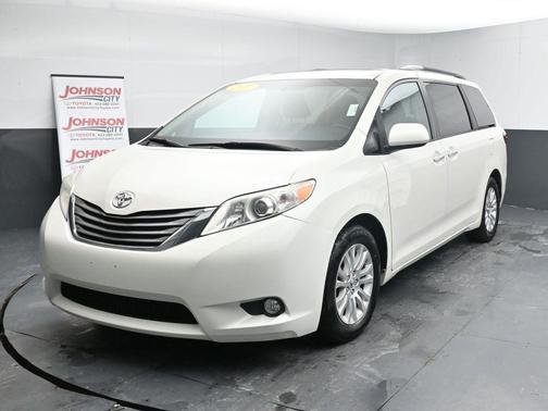 2017 Toyota Sienna XLE