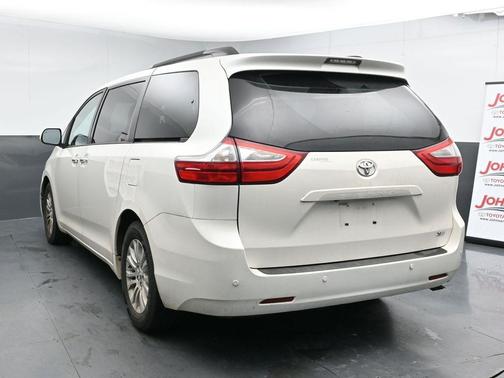 2017 Toyota Sienna XLE