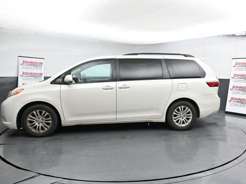 2017 Toyota Sienna XLE