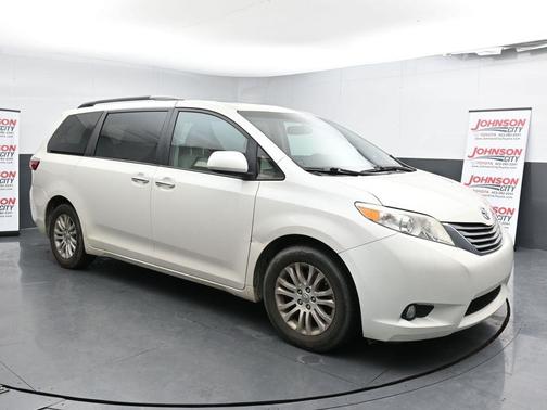 2017 Toyota Sienna XLE