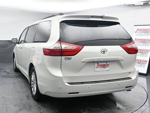 2017 Toyota Sienna XLE