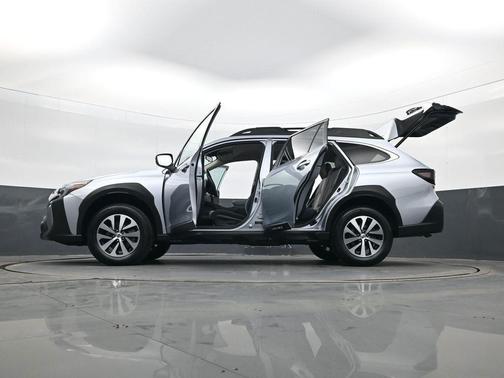 Ice Silver Metallic 2023 Subaru Outback Premium